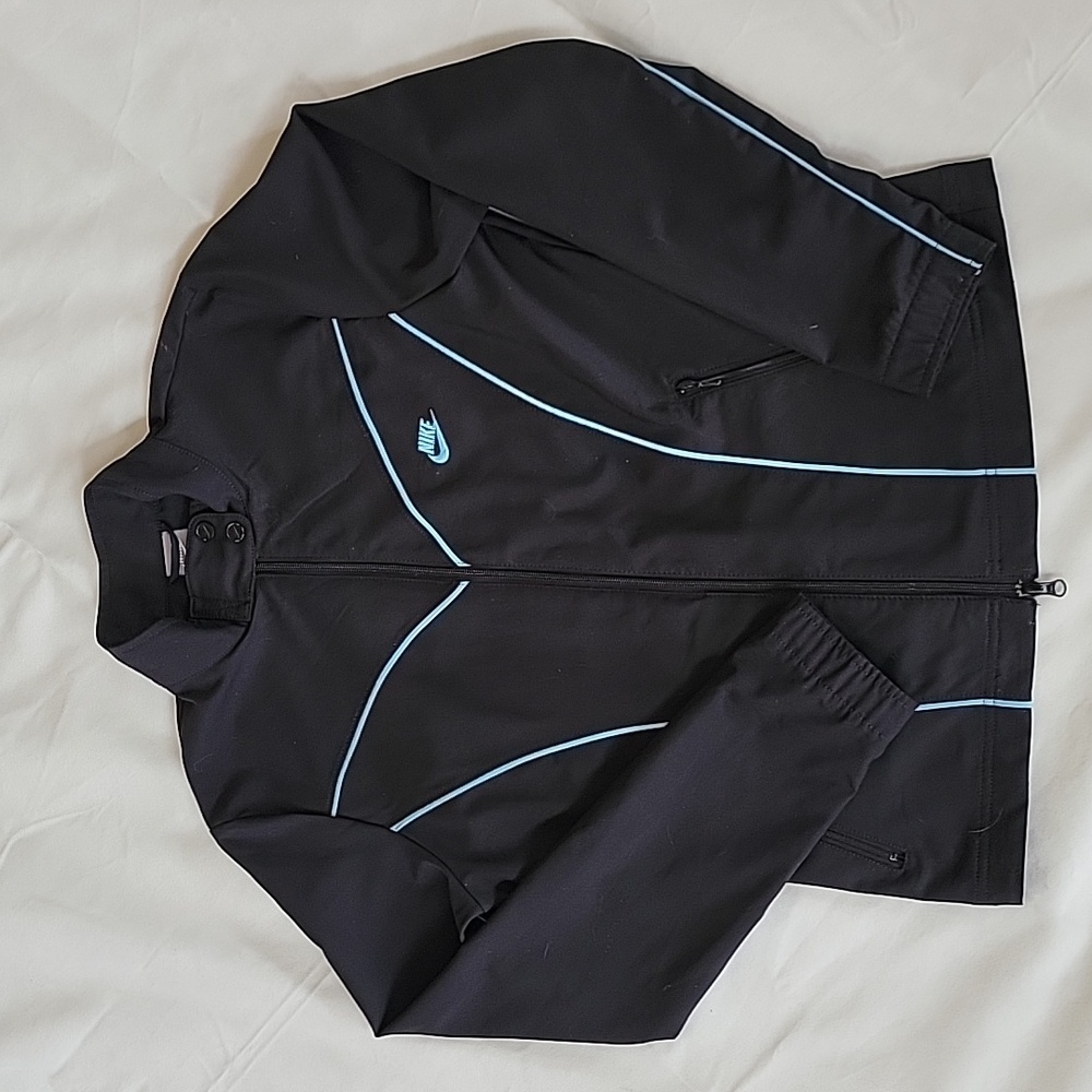 Nike women's med (8-10) zipper front athletic jacket black with light blue trim